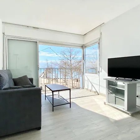 Estudio Frente Al Mar En * ロザス