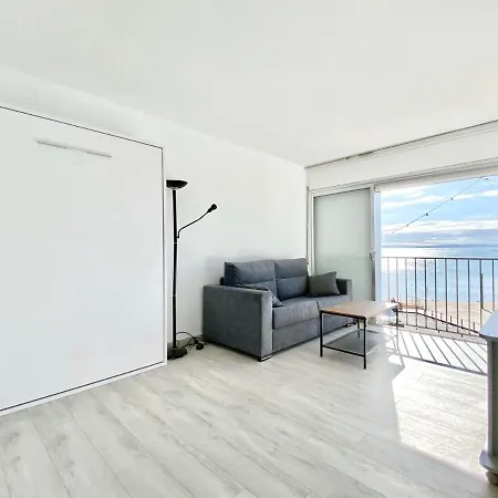 Estudio Frente Al Mar En *