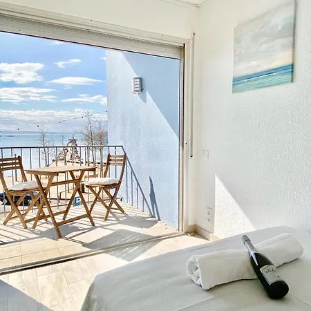 Estudio Frente Al Mar En *